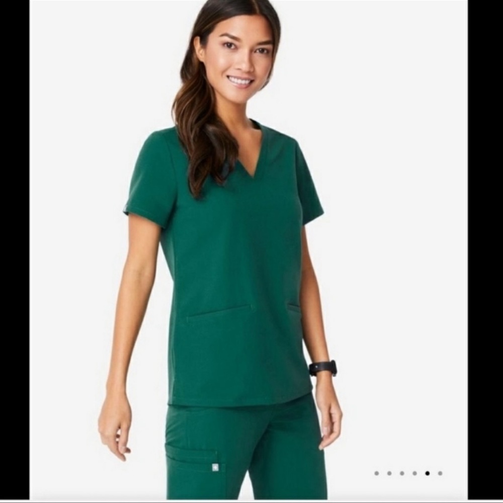 FIGS Hunter Green Scrub set, top NWOT, bottoms EUC